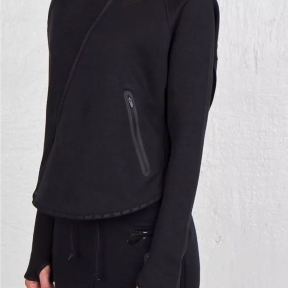 Nike Women's Black Asymmetrical Zip Athletic Tech Fleece Butterfly Hoodie Small - Picture 2 of 6